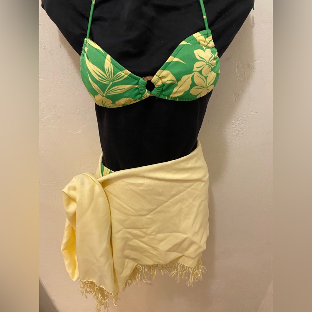 Bikini & Wrap - Picture 8 of 9